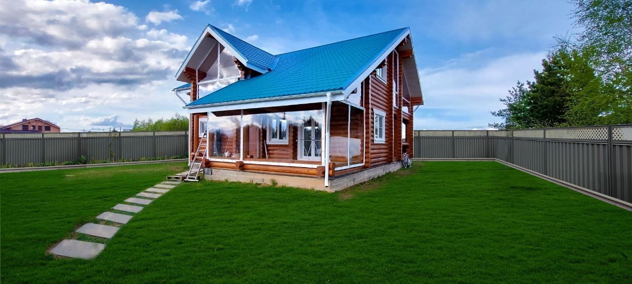 Мягкие окна на веранде загородного дома в посёлке Лотошино